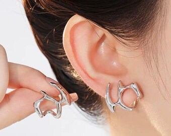 Onregelmatige zilveren Y2k oorbellen gesmolten metaal punk geometrische unieke holle studs grunge goth alt chunky edgy sierlijke cyber egirl nana kpop paar