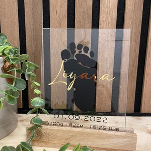 Tavola acrilica personalizzata con base in legno regalo per una nascita