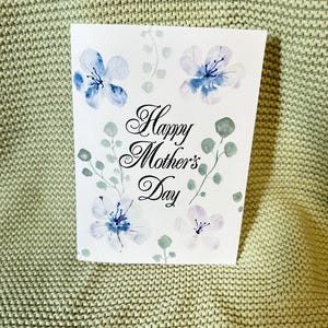 Tarjeta del Día de la Madre con acuarela pintada a mano y arte floral tropical naranja