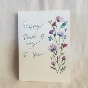 Cartão de feliz aniversário em aquarela pintado à mão, buquê floral vertical 5x7