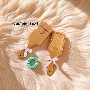 Personalisierte Holz Haarbürste, Benutzerdefinierte Kamm, Geschenk für Sie, Brautjungfer Geschenk, Haarschmuck, Einzigartige Benutzerdefinierte Haarbürste, Hochzeitsbevorzugung