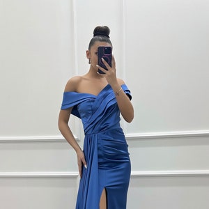 Strapless boat neck pleated satin dress, 28320 Indigo