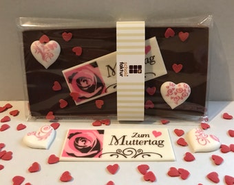 Barra de chocolate para el Día de la Madre con corazones de azúcar