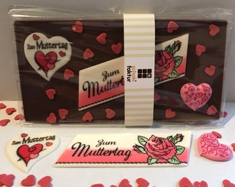 Barra de chocolate para el Día de la Madre con corazones de azúcar