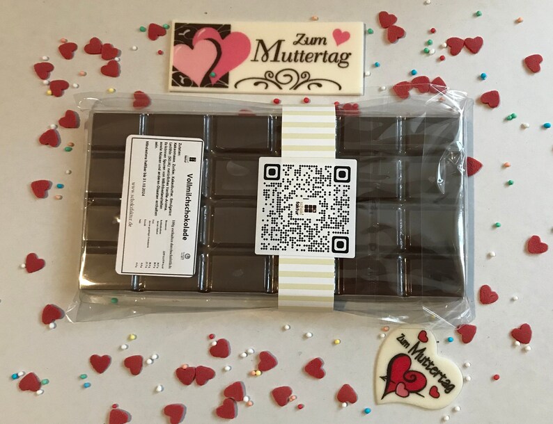 Tavoletta di cioccolato per la Festa della Mamma con cuoricini di zucchero e confettini colorati immagine 5