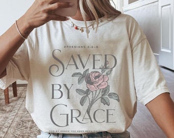 Camiseta cristiana "Salvado por gracia", colores reconfortantes, basada en la fe, mercancía cristiana, camisetas para mujer, camisetas con las Escrituras, camisetas con versículos bíblicos, regalos
