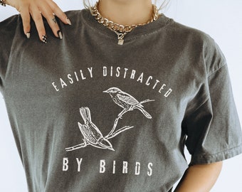 Maglietta facilmente distratta dagli uccelli Maglietta per uccelli Magliette per osservatori di uccelli Vestiti per amanti degli uccelli Regalo per nerd degli uccelli Maglietta per uccelli ispirata al vintage Maglietta per meme