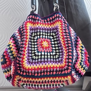Colorful Extra Large Crochet Granny Square Shoulder Bag with Leather shoulder straps, for the Beach or as a Chic Market Bag in Retro Style image 7