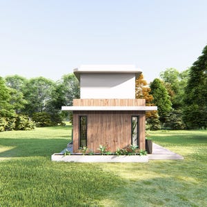 Op de afbeelding: Een moderne, twee verdiepingen tellende hut met een lichtgekleurde bovenverdieping en een houten benedenverdieping. De hut heeft twee ramen en is omgeven door weelderig groen gras en bomen. De lucht is helder en blauw.