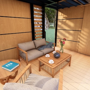 Pu&ograve; includere: Vista interna di un moderno spazio abitativo all'aperto con pareti e pavimenti in legno. Include un divano, un tavolino e un tavolino. Un piccolo libro &egrave; appoggiato sul tavolino. Lo spazio &egrave; aperto verso l'esterno.