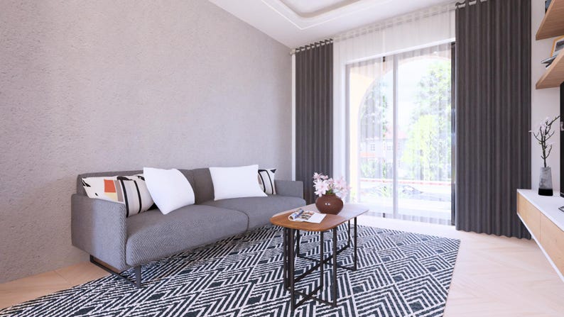 Puede incluir: Sal&oacute;n moderno con sof&aacute; gris, cojines blancos y alfombra estampada. Una mesa de centro de madera sostiene un jarr&oacute;n con flores. Cortinas grises oscuras enmarcan una gran ventana, y las paredes son de color gris claro.