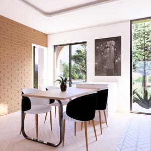Puede incluir: Un comedor con una mesa de madera clara y cuatro sillas, dos negras y dos blancas. Una gran ventana ofrece una vista de un &aacute;rbol. La habitaci&oacute;n tiene una pared de ladrillo y una puerta blanca.