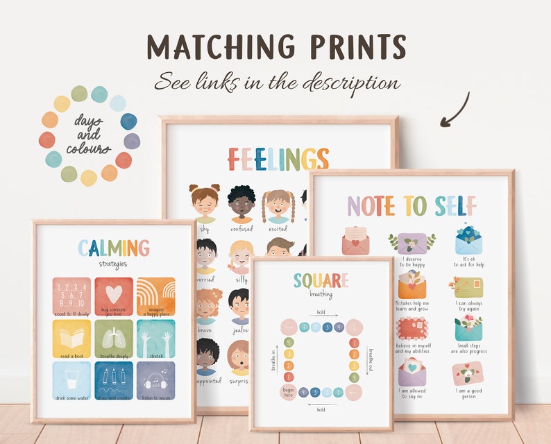 Pu&ograve; includere: Una collezione di stampe artistiche incorniciate in stile acquerello. Le stampe presentano le parole "FEELINGS", "CALMING strategies" e "NOTE TO SELF". Le stampe includono anche il testo "SQUARE breathing" e "days and colours".