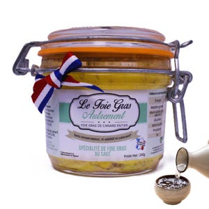 Whole foie gras with sake, an elegant fusion of refined flavors. Perfect for your gourmet appetizers!