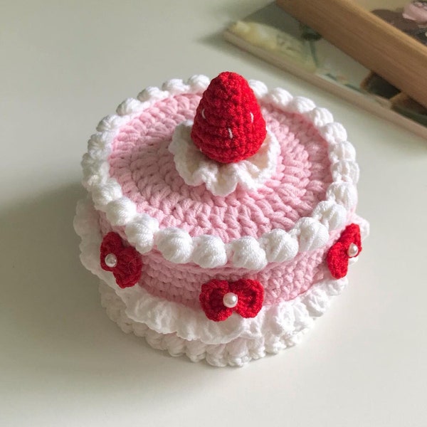 Gâteau d'anniversaire aux fraises au crochet fait main, crochet personnalisé, anniversaire, remise des diplômes, mariage, fête des mères, cadeau d'anniversaire