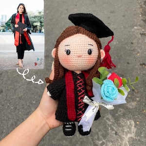 Personalized Crochet graduation doll, Custom Graduating Gift - Personalized Portrait Plush, Picture to Doll, Bestie gifts, Personalized