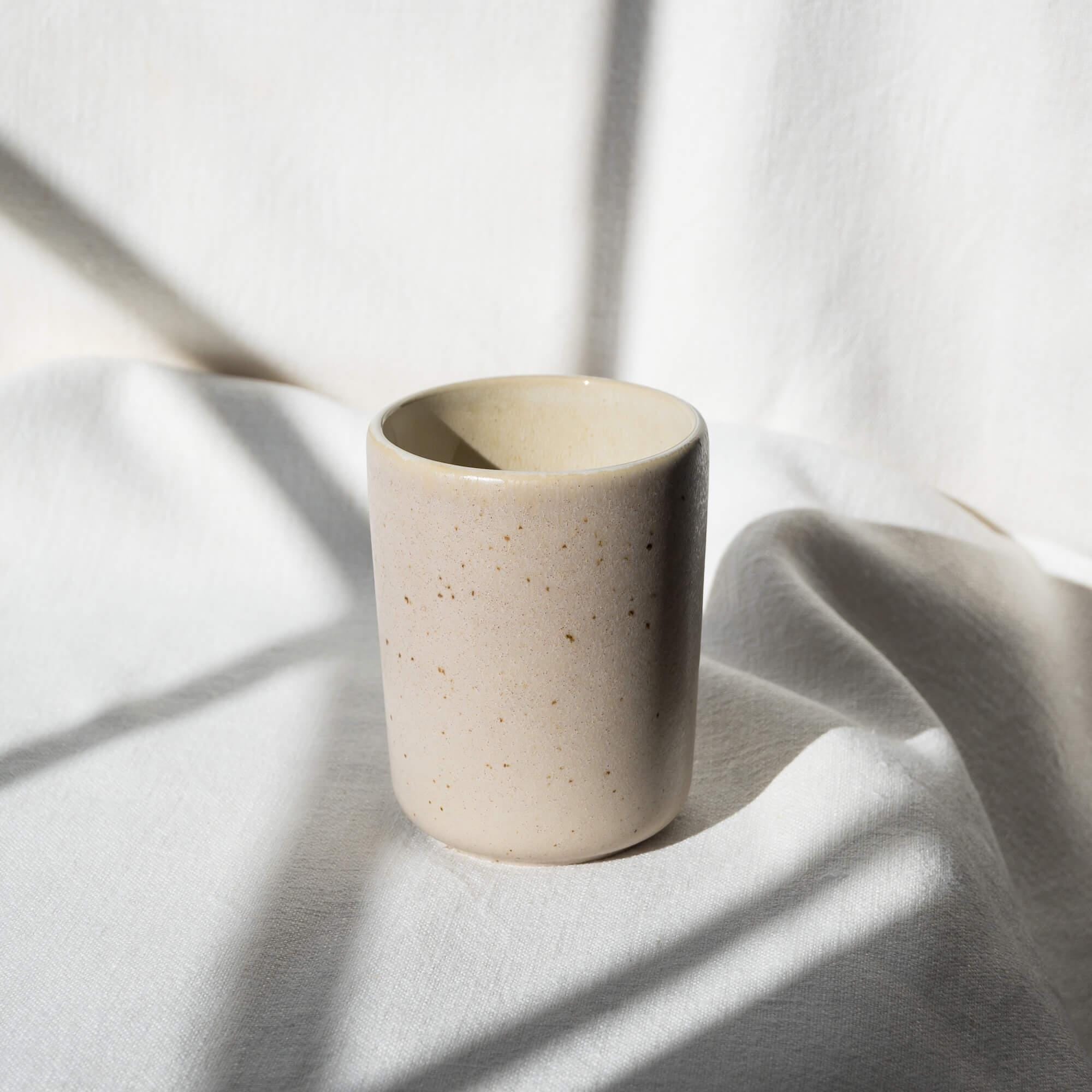 Taza de gres Eelina hecha a mano - 350 ml, beige rústico, exterior mate e interior brillante - Apto para lavavajillas y microondas