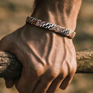 VOEUX | Bracelet pour hommes en cuivre et acier inoxydable - Manchette torsadée fabriquée à la main avec gravure, design unisexe audacieux