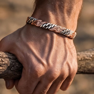 VOW | Pulseira masculina em cobre e aço inoxidável - Bracelete torcido artesanal gravado, design unissex arrojado