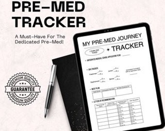 Könnte beinhalten: Ein schwarzes und weißes digitales Tablet mit dem Text "MY PRE-MED JOURNEY TRACKER" auf dem Bildschirm. Das Tablet liegt auf einer weißen Oberfläche neben einem schwarzen Stift.