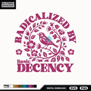 Op de afbeelding: Een witte achtergrond met een magenta afbeelding met de tekst "RADICALIZED BY BASIC DECENCY." Het ontwerp bevat een vogel die op een tak zit, omringd door bloemen en bladeren. De woorden zijn in een halve cirkel gerangschikt.