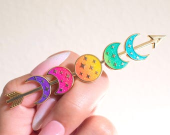 Rainbow Moon Phase Arrow Enamel Pin – Celestial Glitter Star Brooch, Space Astrology Accessory, Unique Cosmic Lapel Pin