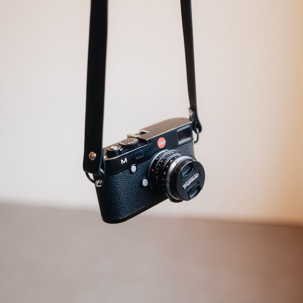 The Leica Strap - Schmaler Vintage Kameragurt aus hochwertigem Leder in Schwarz, Kameragurt für Analoge und DSLR Kamera - Camera Strap