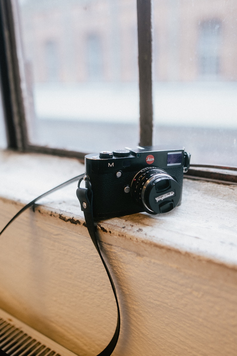 The Leica Strap Slim vintage camera strap made of high-quality leather in black, camera strap for analogue and DSLR cameras Camera Strap image 2