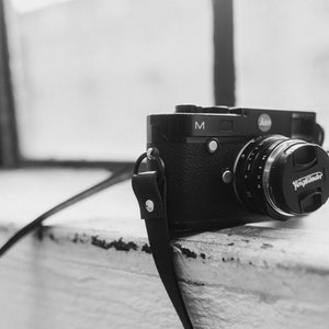 The Leica Strap Slim vintage camera strap made of high-quality leather in black, camera strap for analogue and DSLR cameras Camera Strap image 4