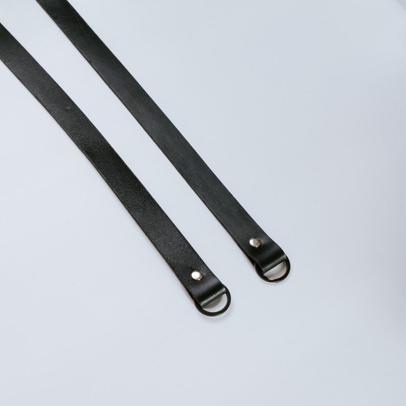 The Leica Strap Slim vintage camera strap made of high-quality leather in black, camera strap for analogue and DSLR cameras Camera Strap Black