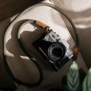 Camera rope, camera strap in green for analogue SLR and DSLR camera - leather camera strap short