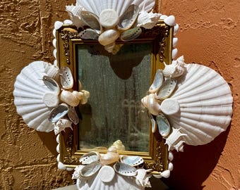 Tiara de sirena con conchas marinas doradas Espejo antiguo de cristal ornamentado