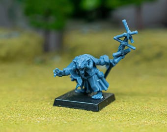 Miniatura de brujo de alcantarilla - en escala 1/2K - por Highlands Miniatures