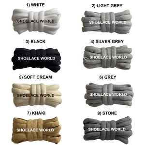 Peut inclure: Huit paires de lacets de couleurs variées : blanc, gris clair, noir, gris argenté, crème, gris, kaki et pierre. Chaque paire est étiquetée avec sa couleur et la marque "SHOELACE WORLD".