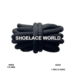 Könnte beinhalten: Schwarze Schnürsenkel, 9-9,5 mm breit, sind gebündelt. Der Text "SHOELACE WORLD" ist mittig zu sehen. Der Text "BLACK" und "1 PAIR (2 LACES)" sind unten rechts. Der Text "WIDTH 9-9.5MM" ist unten links.