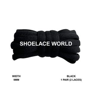Peut inclure: Gros plan sur des lacets noirs de 9 mm de large. Le texte "SHOELACE WORLD" est affiché. La description comprend également le texte "BLACK 1 PAIRE (2 LACETS)" et "WIDTH 9MM".