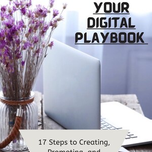 Op de afbeelding: Een laptop met een witte achtergrond en de tekst "YOUR DIGITAL PLAYBOOK" in zwart. De tekst "17 Steps to Creating, Promoting, and Profiting from Your Digital Products" staat in een witte doos met een grijze achtergrond.