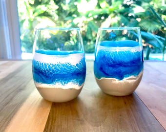 Handgefertigte Ocean Resin Weingläser: Coastal Beach Barzubehör, 2er Set