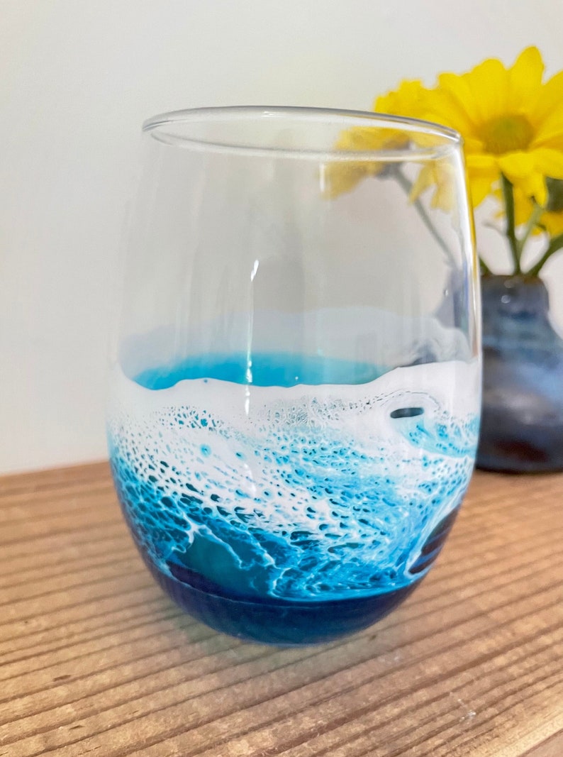 Pair Of Ocean Inspired Wine Glasses with Hand Poured Resin Waves zdjęcie 4