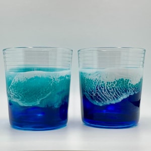 海をイメージしたウイスキーグラス ペア（手注ぎの樹脂製波模様