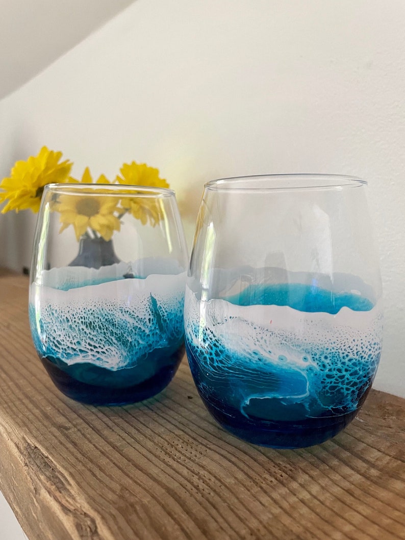 Pair Of Ocean Inspired Wine Glasses with Hand Poured Resin Waves zdjęcie 5