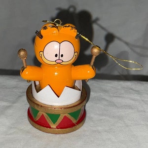 Vintage Garfield the Cat Wooden Christmas Ornament - Garfield in a Drum