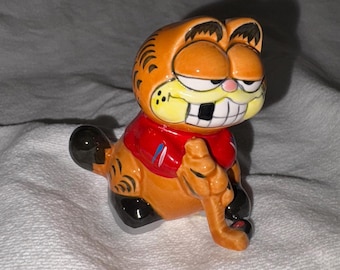 Vintage Enesco Garfield the Cat Hockey Player Ceramic Figurine