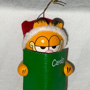 Vintage Garfield the Cat Wooden Christmas Ornament - Garfield Holding Card