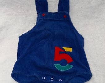 Mono de bebé de felpa marrón estilo vintage de los años 80 de Buster, con el número 5 en la parte delantera - Talla 12 meses
