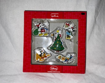 Disney 5 Piece Mini One Sided Christmas Ornament Set - Mickey, Minnie, goofy, Donald and Pluto - New in Box