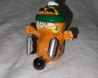 Vintage Enesco Garfield the Cat Ice Skating Ceramic Figurine