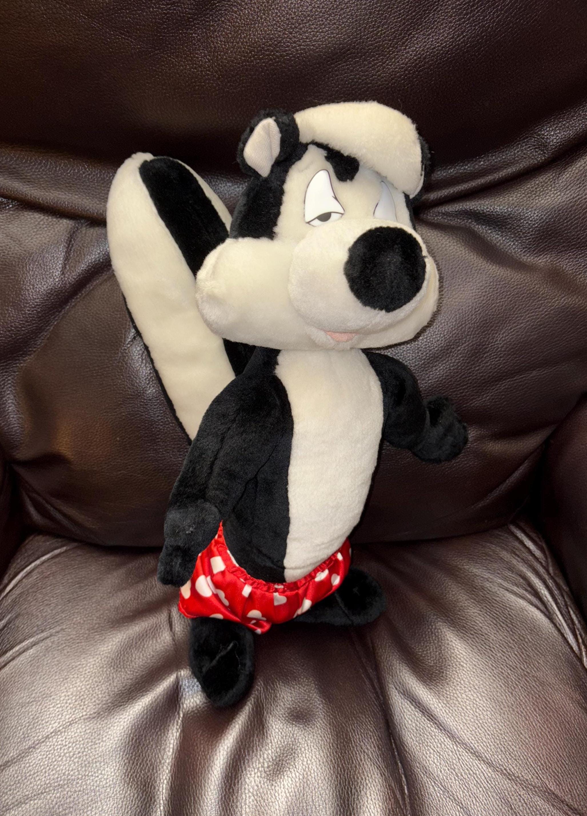 1997 Looney Tunes Plush 17” Pepe Le Pew Wearing Red Heart Covered