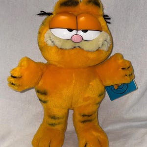 Vintage 11” Plush Garfield the Cat by Dakin with Hang Tag