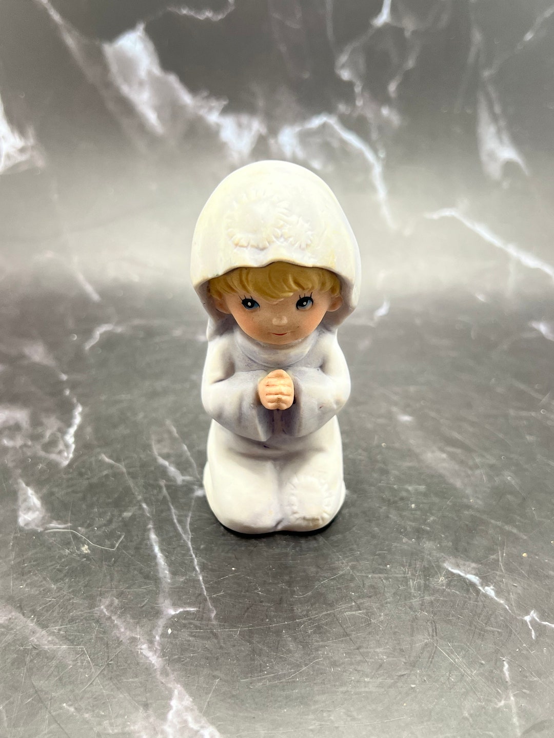 陶製人形　Girl praying Praying Girl w/Rosary Night Light 4”T Porcelain Figurine 3.5